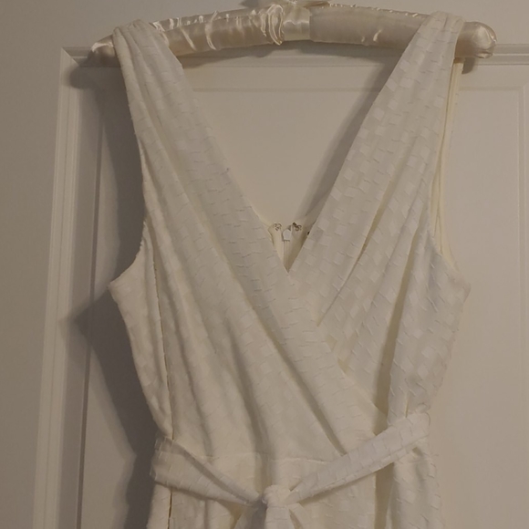 White, flowing Summery Dress - Picture 2 of 5